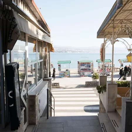 Nyaraló Loft With Rooftop Garden Terrace By The