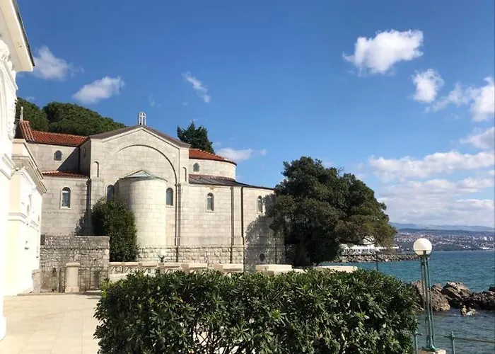 Loft With Rooftop Garden Terrace By The Feriehus Opatija