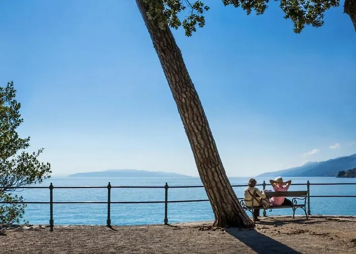 Loft With Rooftop Garden Terrace By The