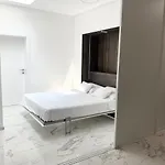 בית נופש Loft With Rooftop Garden Terrace By The אופטיה