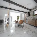 בית נופש Loft With Rooftop Garden Terrace By The