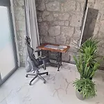 Loft With Rooftop Garden Terrace By The בית נופש *