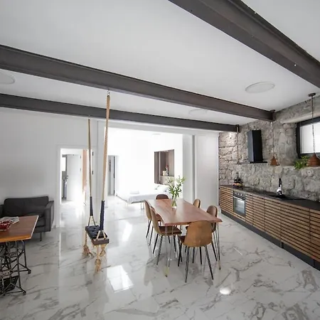 Loft With Rooftop Garden Terrace By The Casa vacanze Abbazia