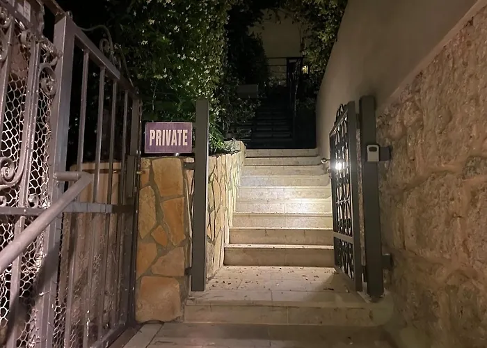 Дом отдыха Loft With Rooftop Garden Terrace By The