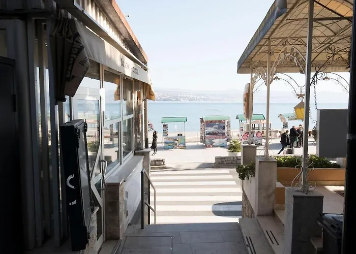 Holiday home Loft With Rooftop Garden Terrace By The