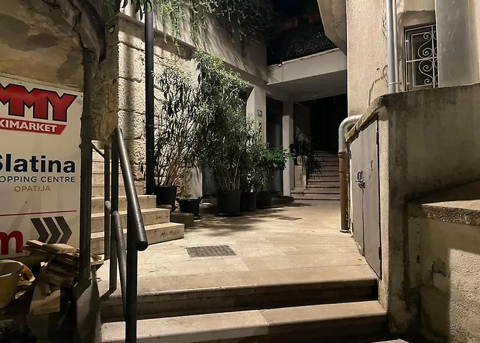 度假居 Loft With Rooftop Garden Terrace By The 奥帕提亚